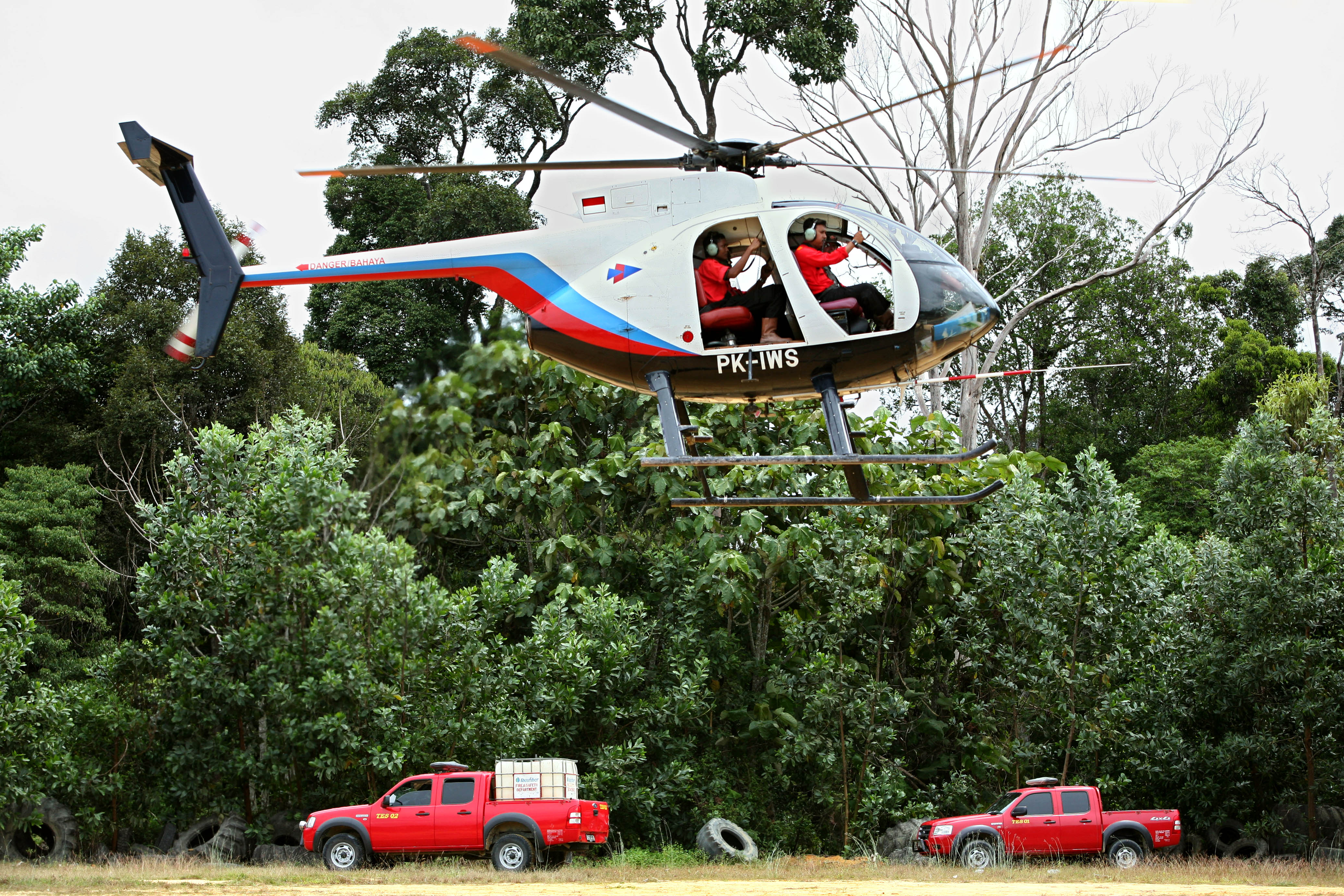 APRIL’s commitment to the firefighting effort in Sumatra includes helicopter support.