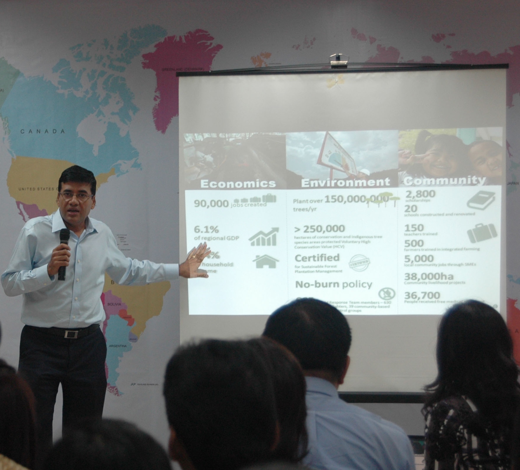 Praveen Singhavi, APRIL President, brief APRIL's team at the SFMP anniversary event. 