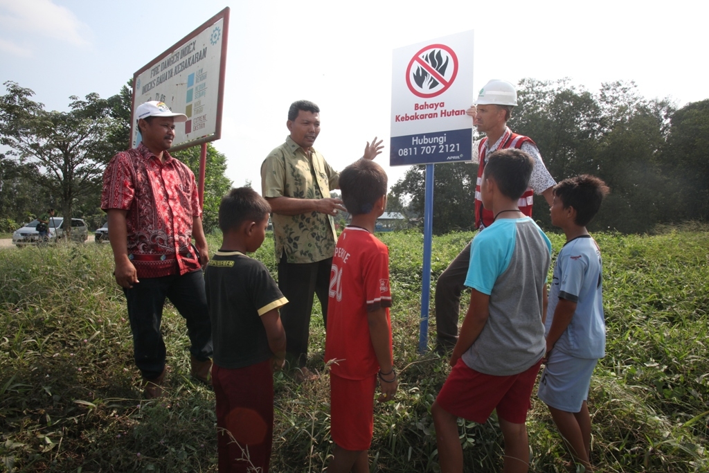 APRIL team familiarizing the Fire Hotline and the Fire Danger Period to communities 