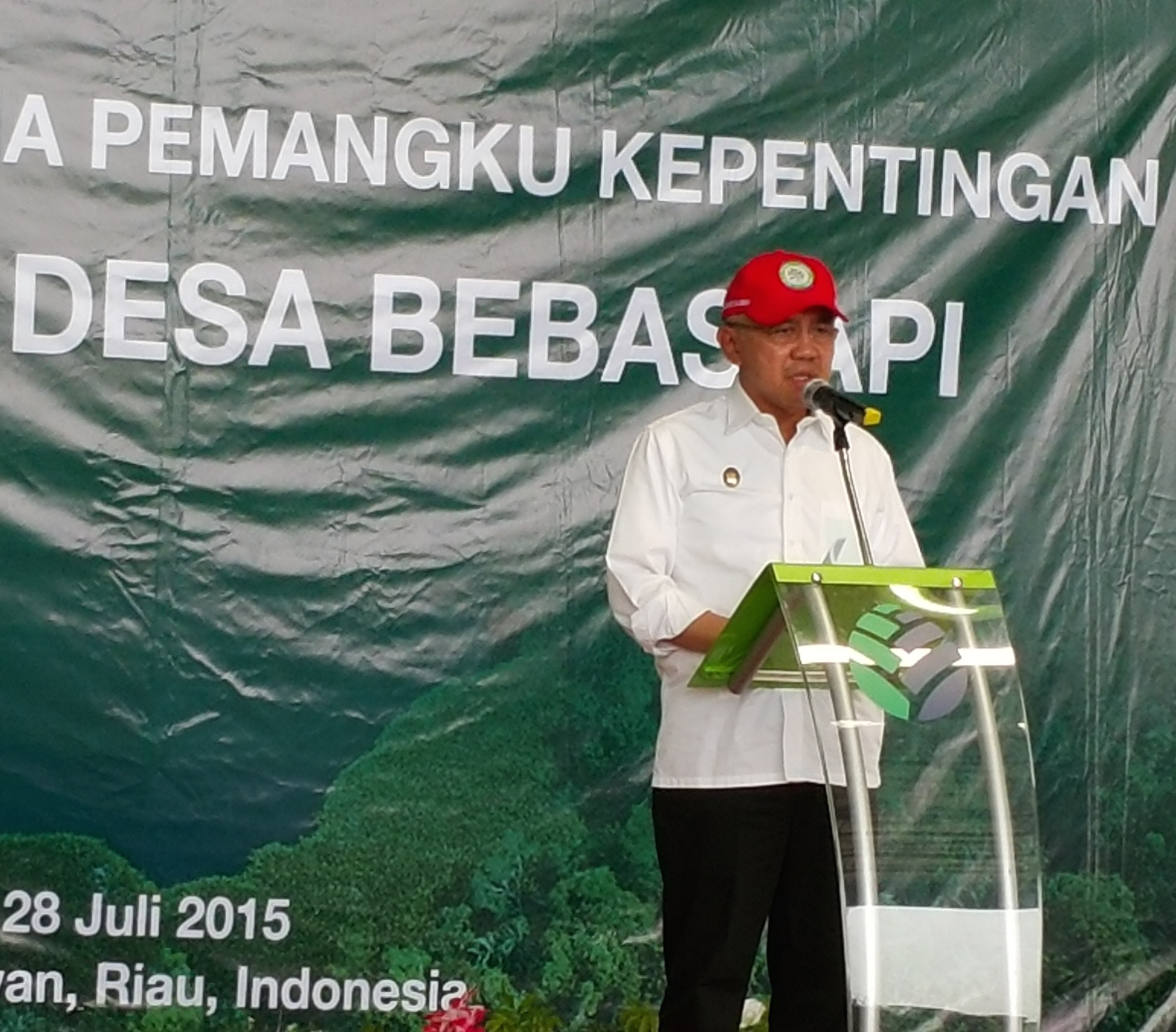 Arsyadjuliandi Rachman, Riau’s interim governor inaugurates APRIL’s Fire Free Village Program 