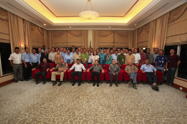 Anggota SAC dan tim APRIL pada perayaan satu tahun SFMP 2.0.